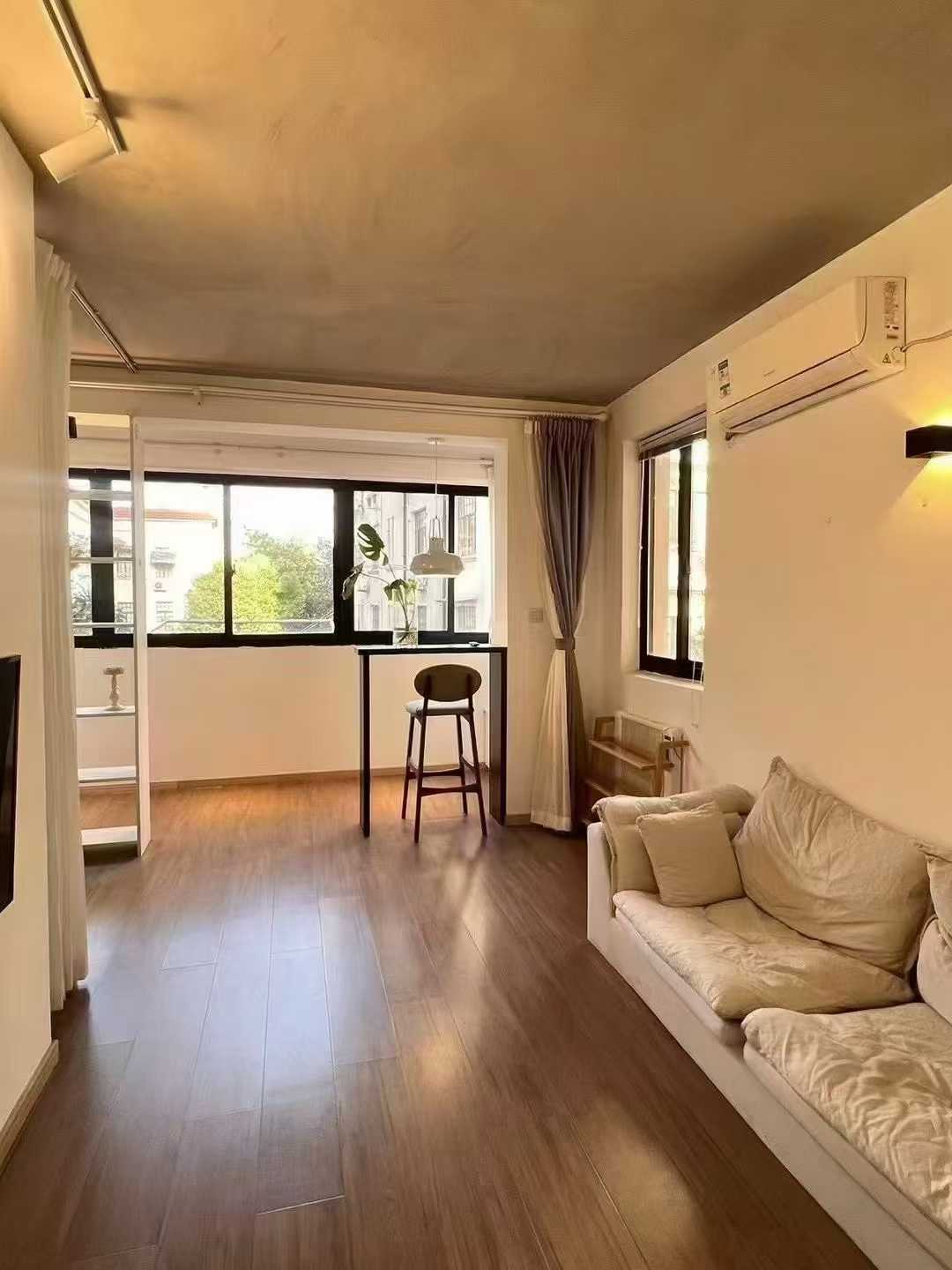 1br，7.6k，west nanjing rd（line2/12/13）