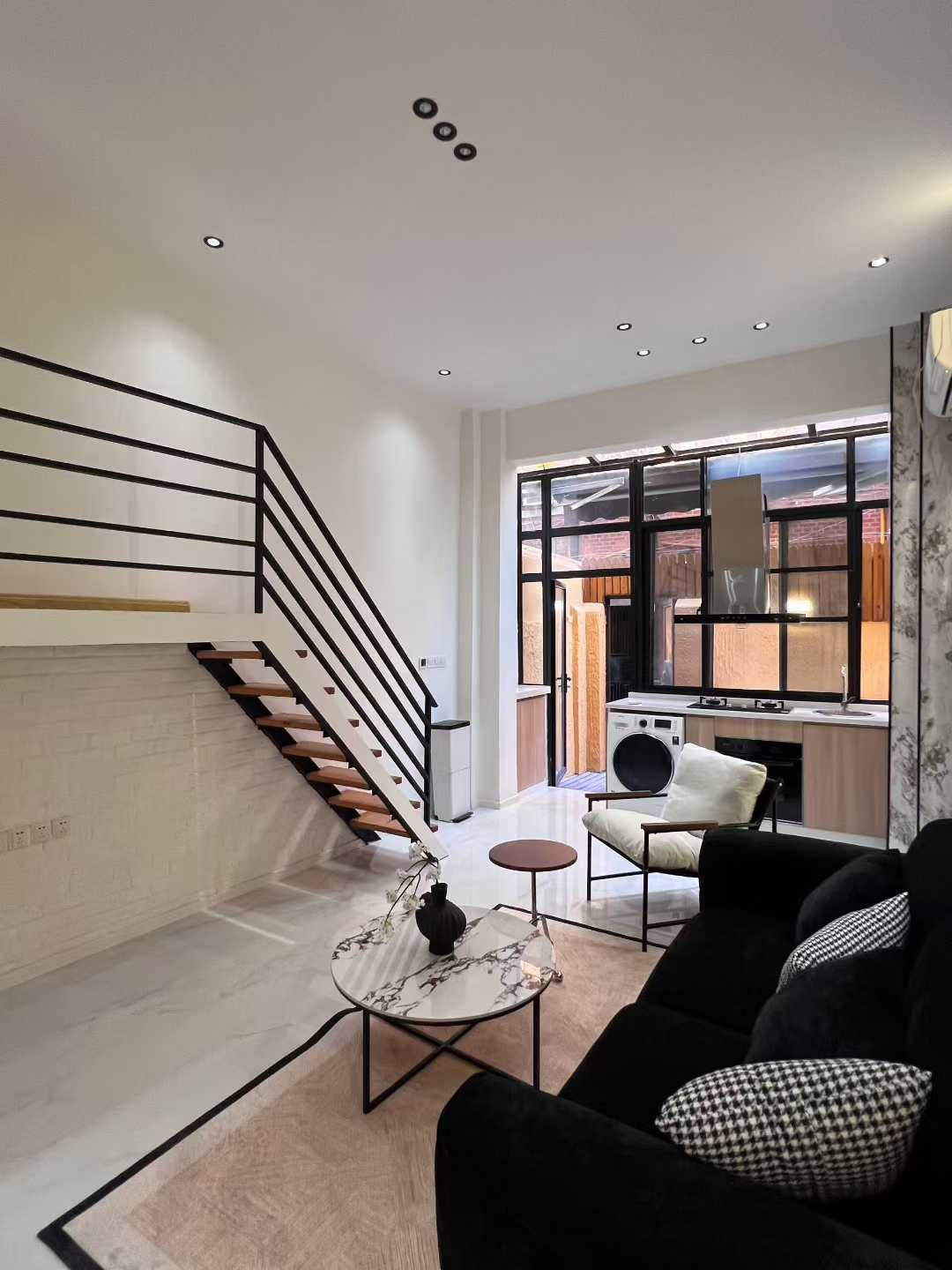 2br 2ba，9.5k，south Shaanxi rd（line1/10/12）