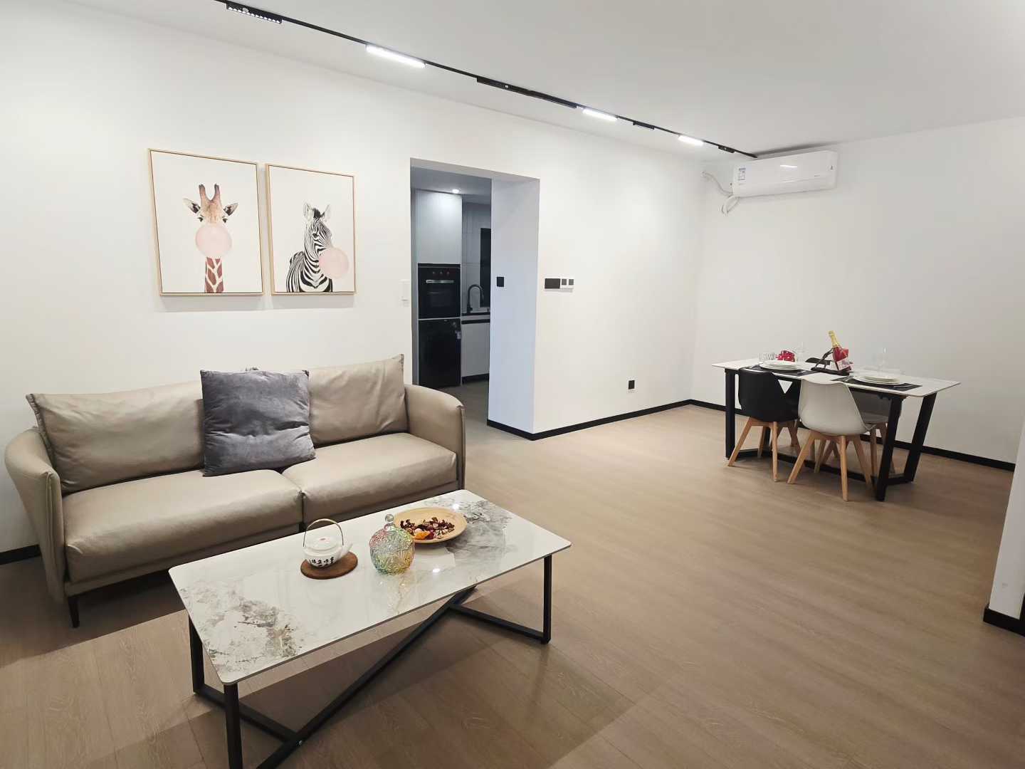 2br 2ba，16k，jing’an temple（line2/7）