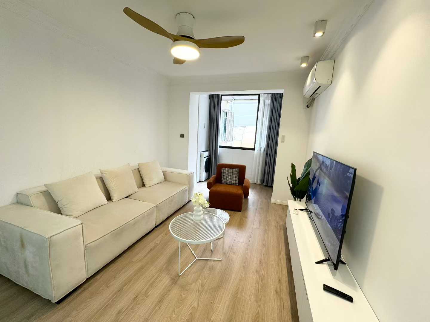 1br，8.9k，jiangsu rd（line2/11）
