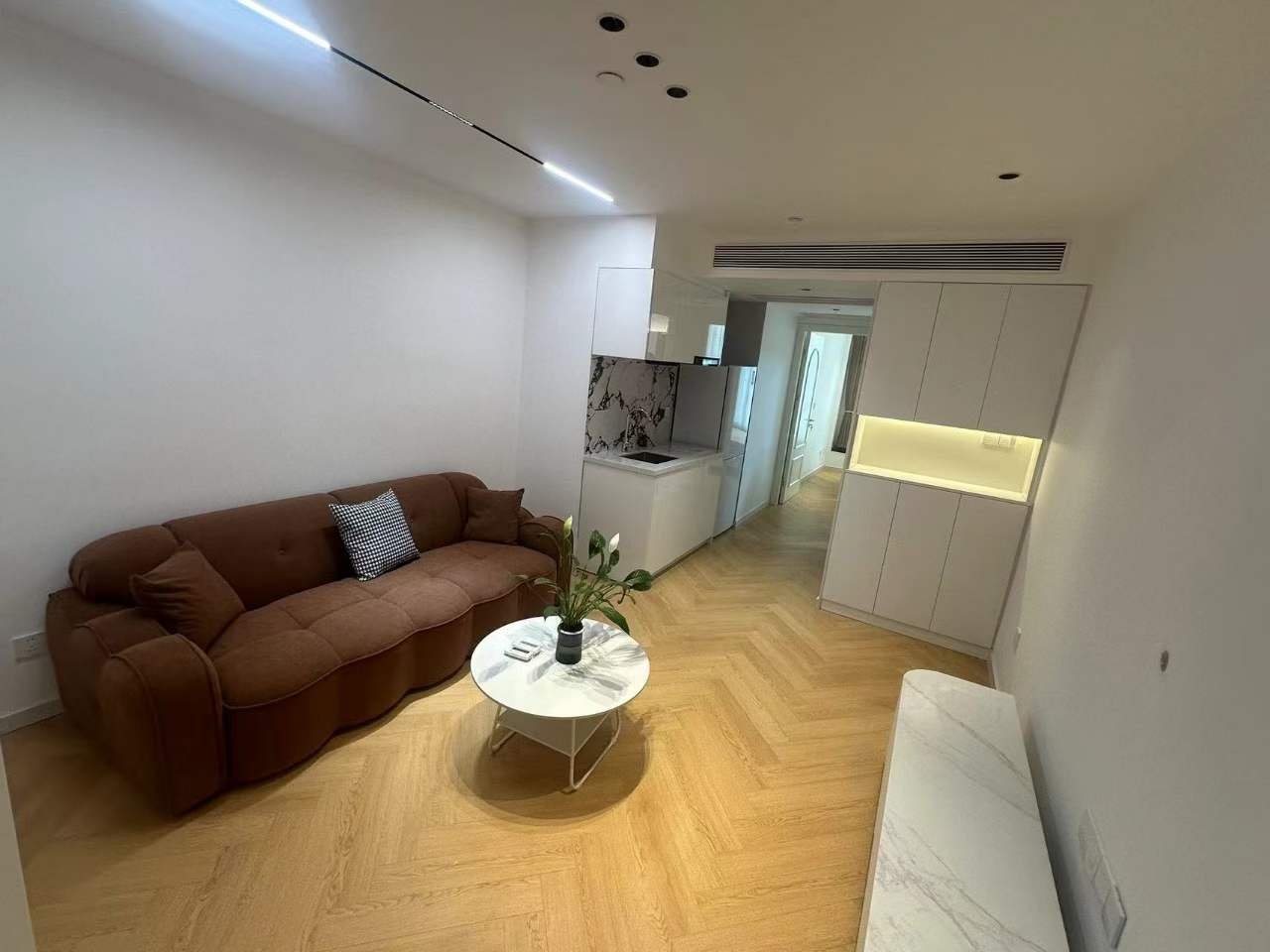 1br，9k，west nanjing rd（line2/12/13）