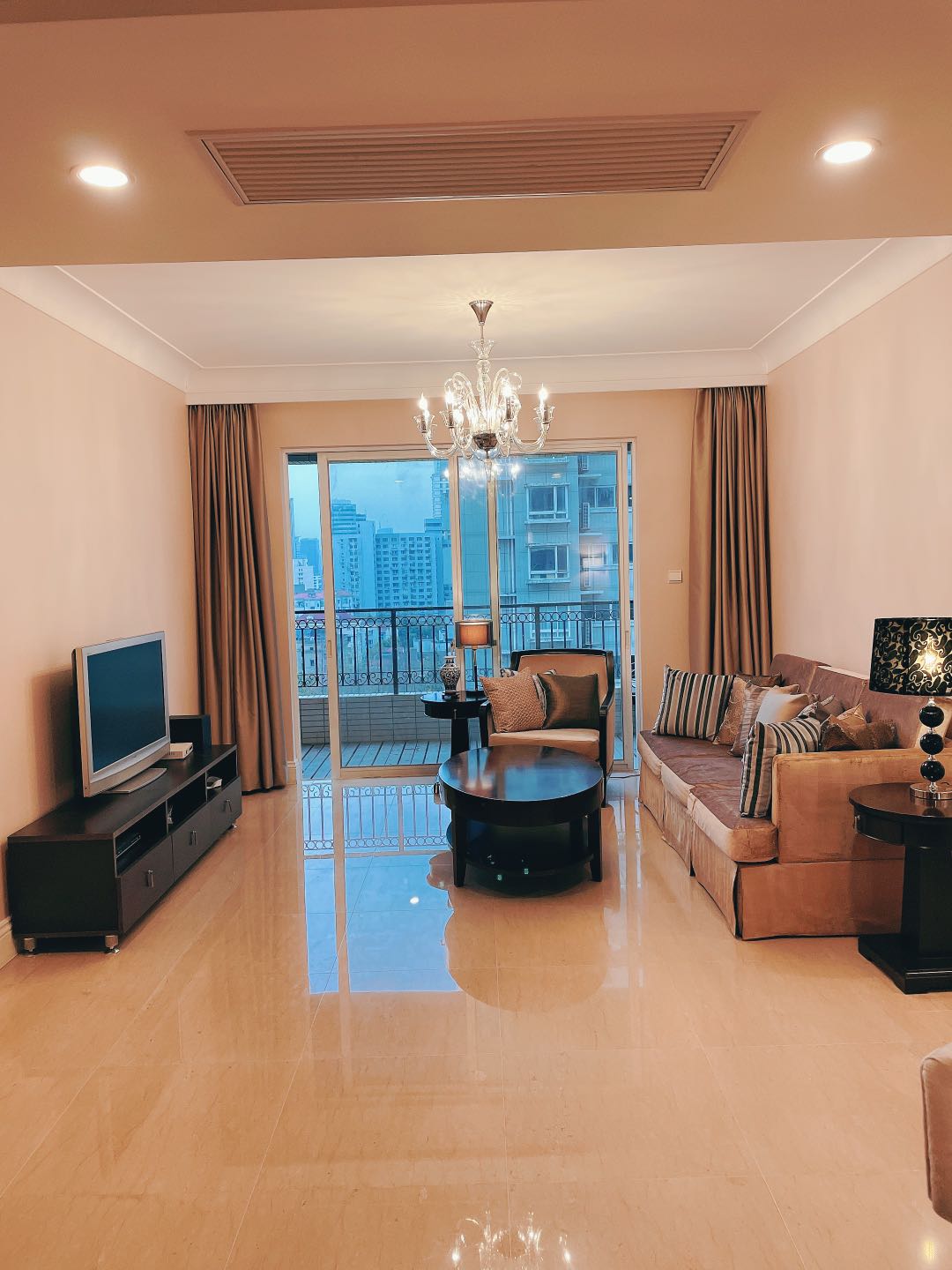 2br 2ba，23k，west nanjing rd（line2/12/13）