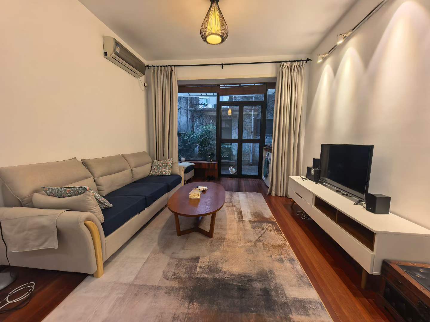 1+1br，11k，jing’an temple（line2/7）