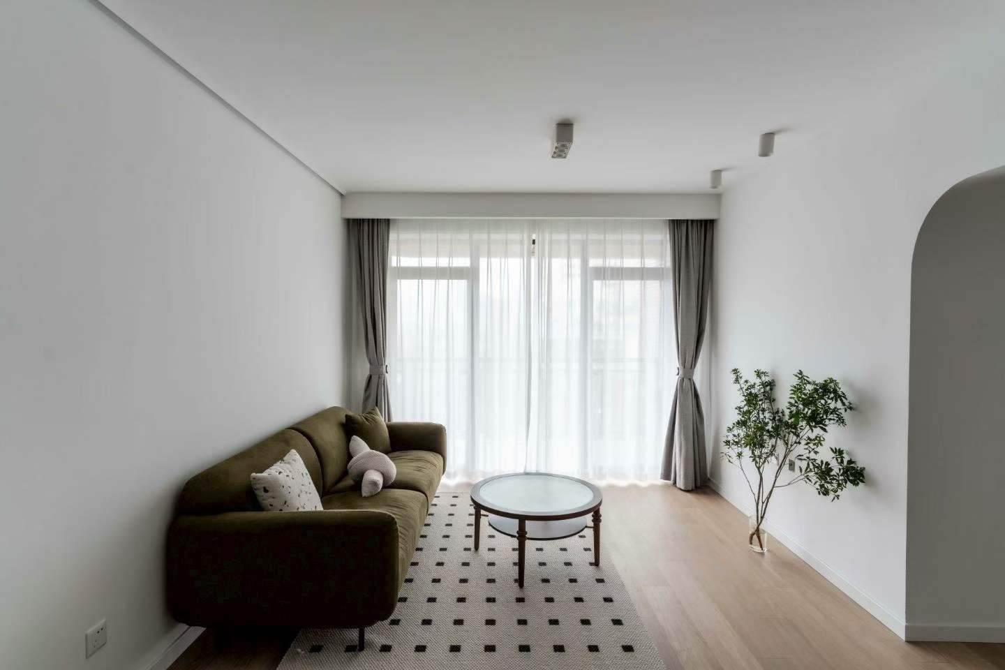 2br 2ba，26k，south Shaanxi rd（line1/10/12）