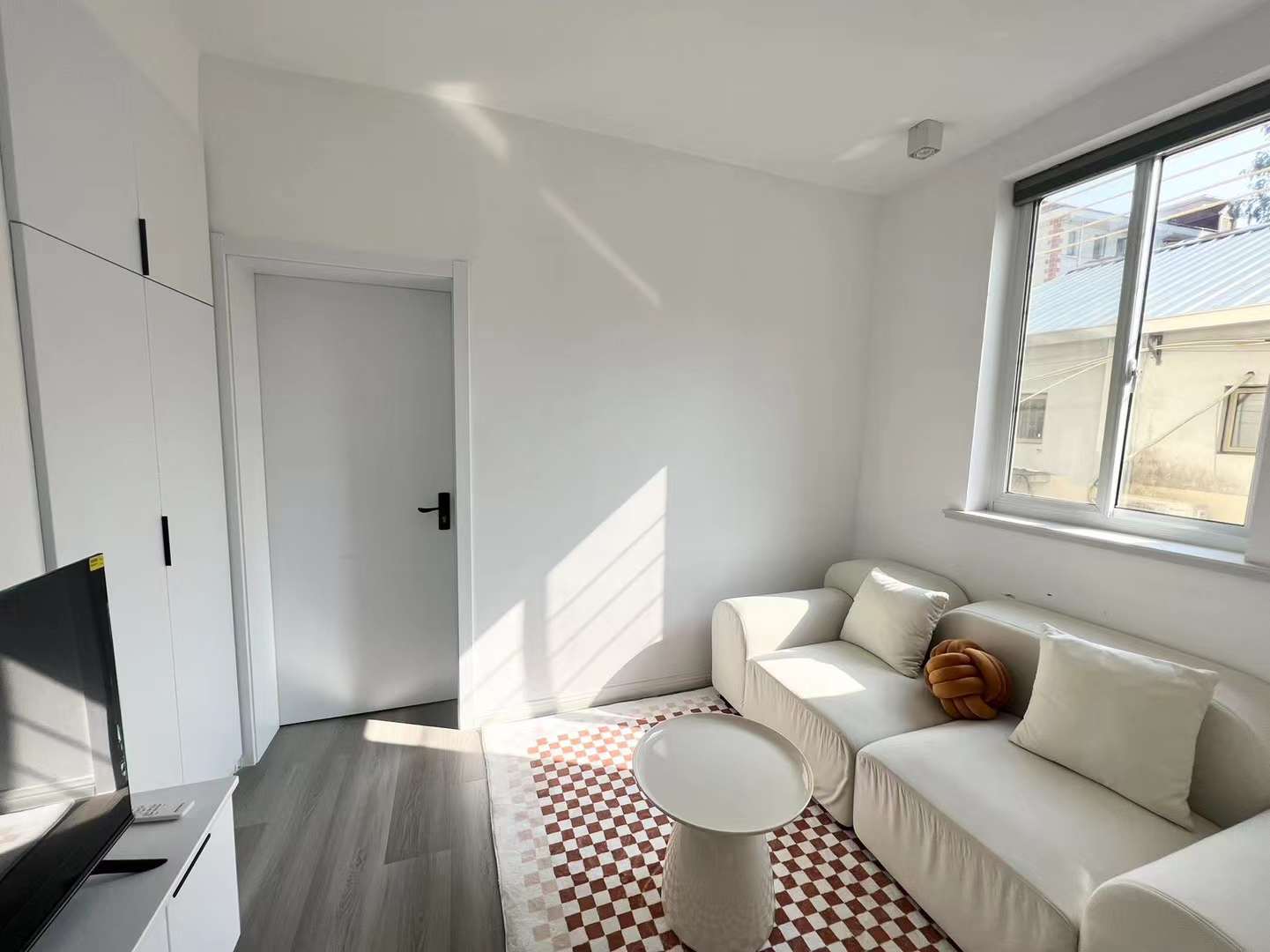 1br，7.3k，jiangsu rd（line2/11）