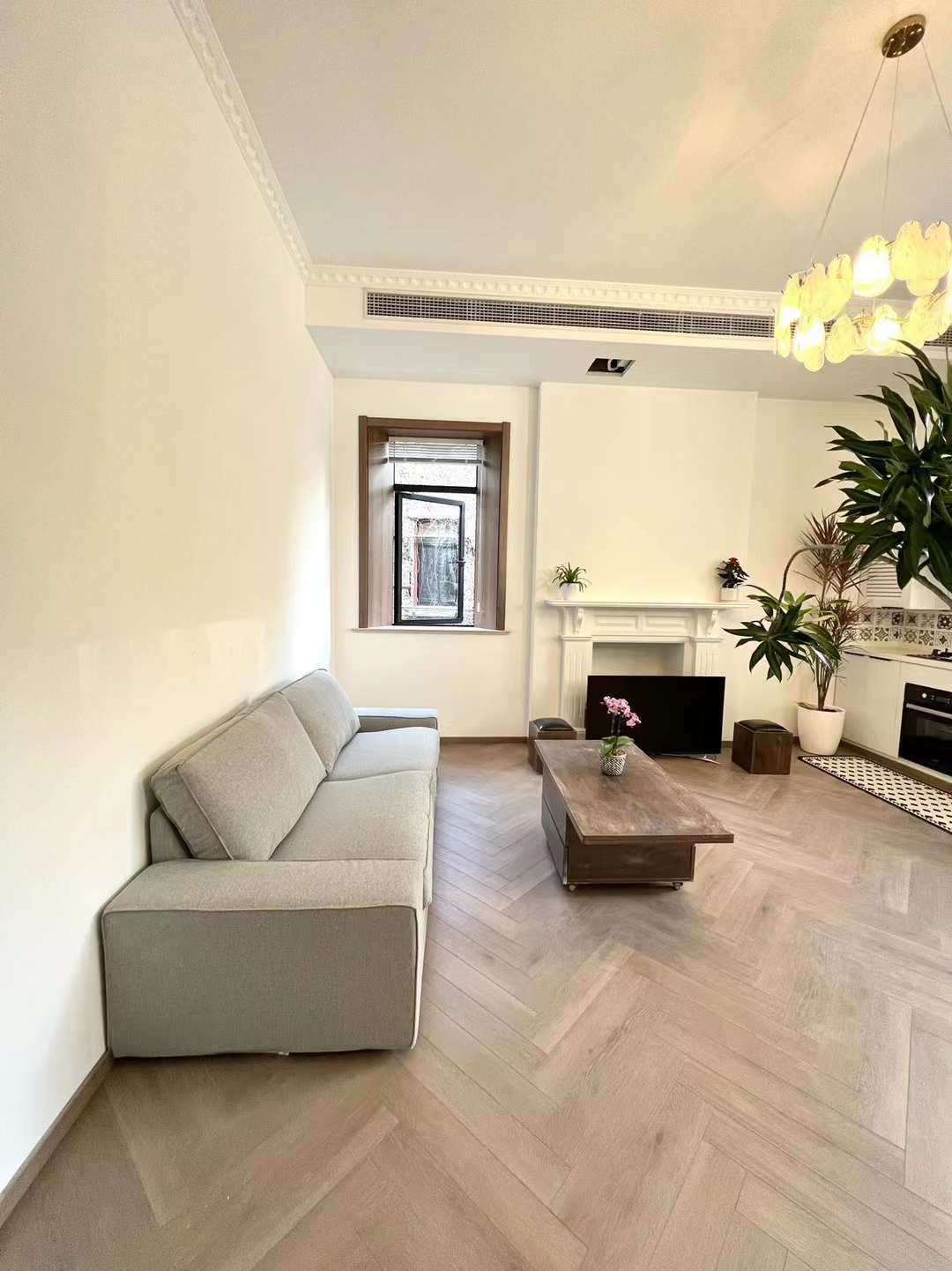 1br 2ba，12.5k，south Shaanxi rd（line1/10/12）