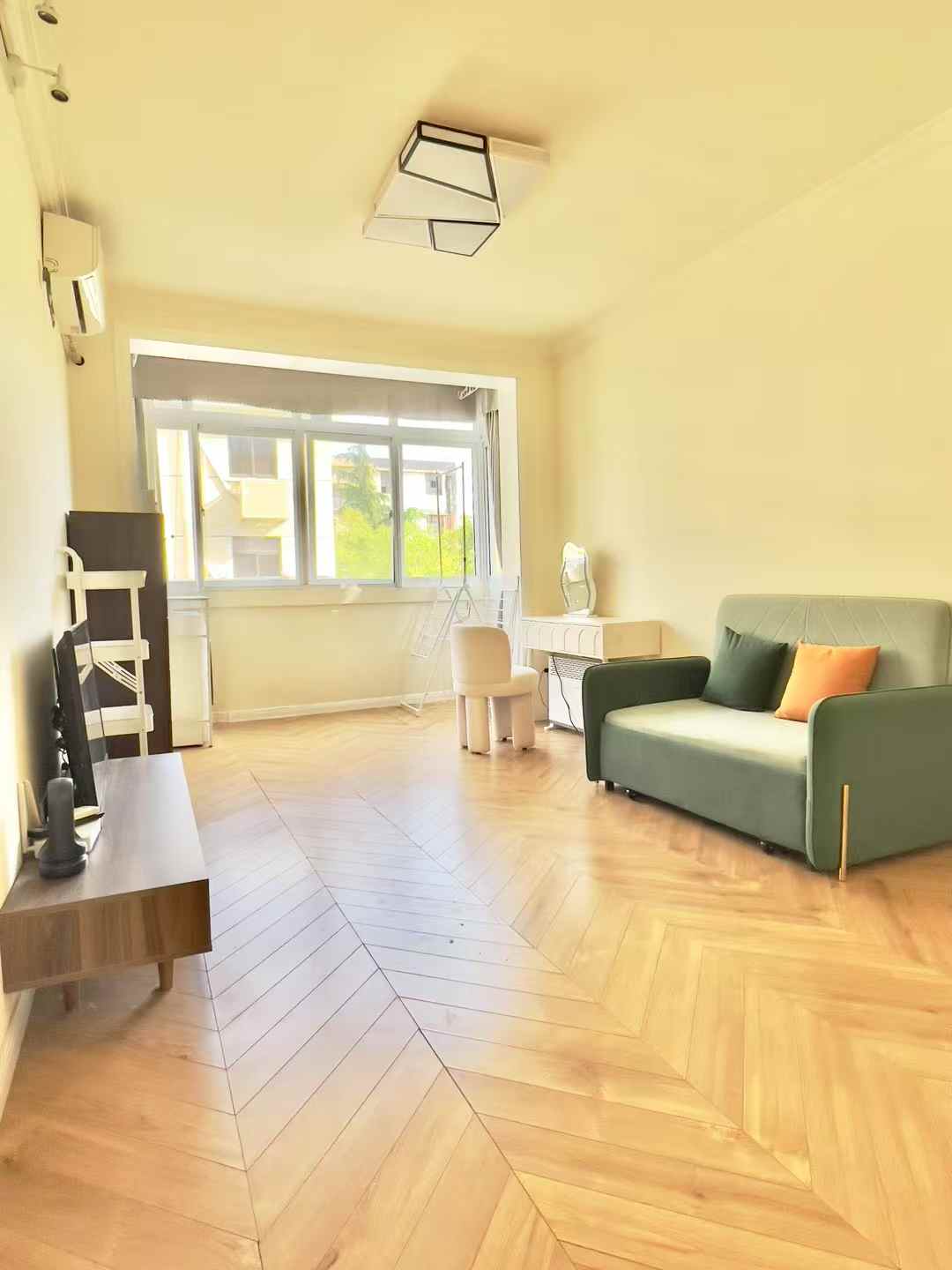 1br，10k，south Shaanxi rd（line1/10/12）